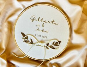 Como escolher o porta-alianças perfeito para o seu casamento
